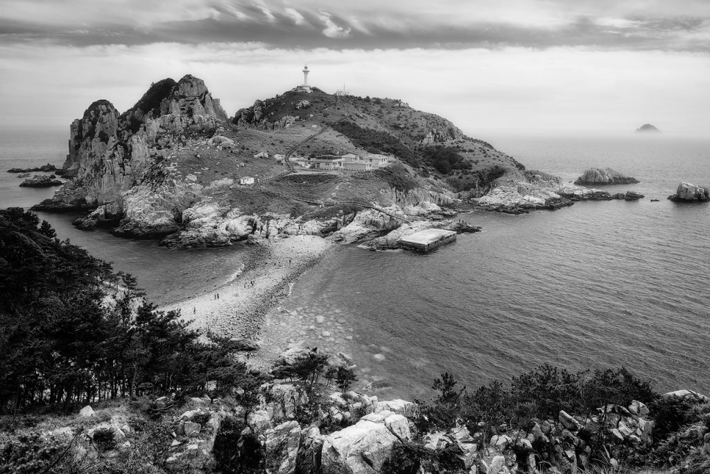 Beach connecting the two islands of Somaemuldo