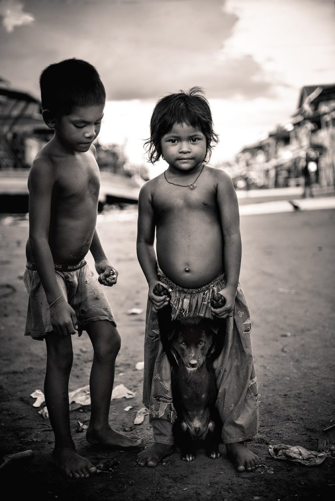 Children with dog in Kampong Phluk