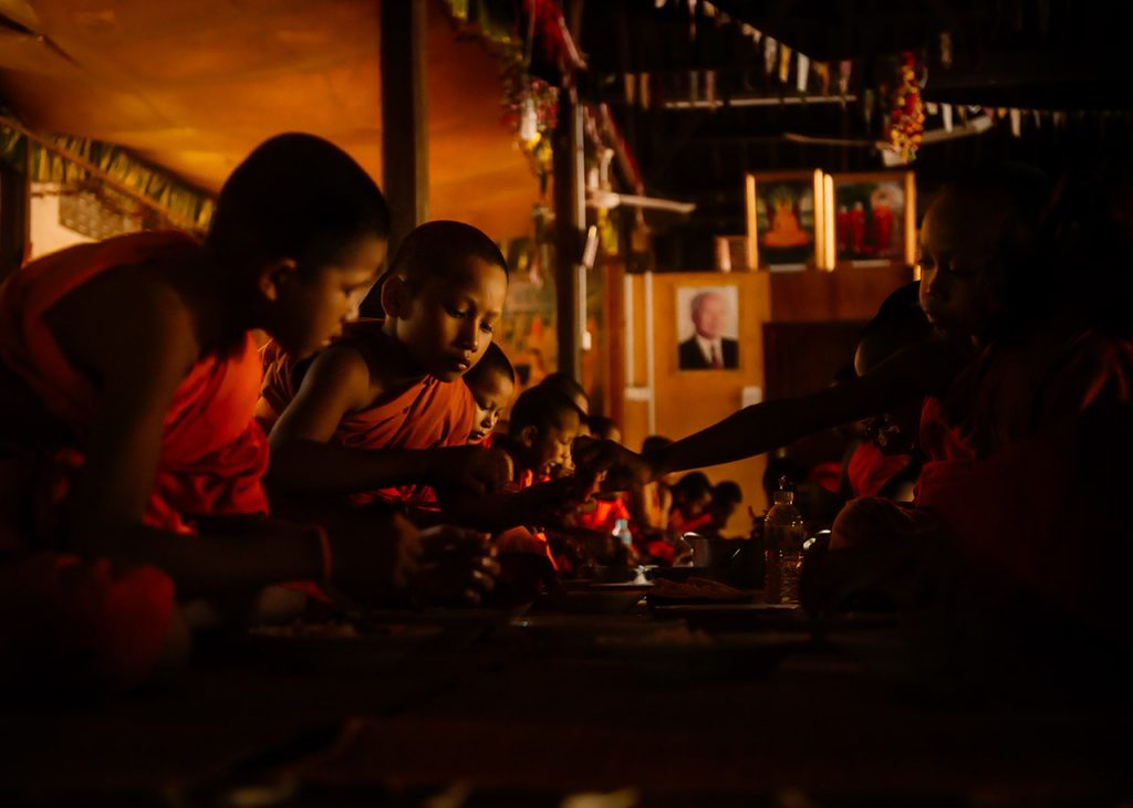 monks eat breakfast in angkor